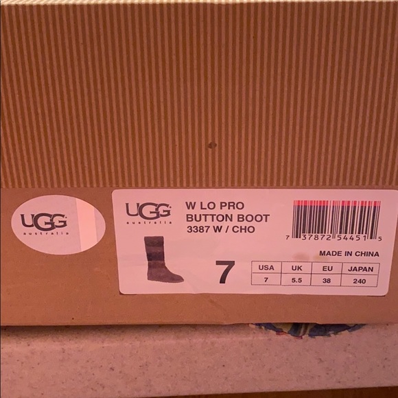 NIB  UGG Women Lo Pro Button boot chocolate color SIZE 7 lightweight - Picture 6 of 7